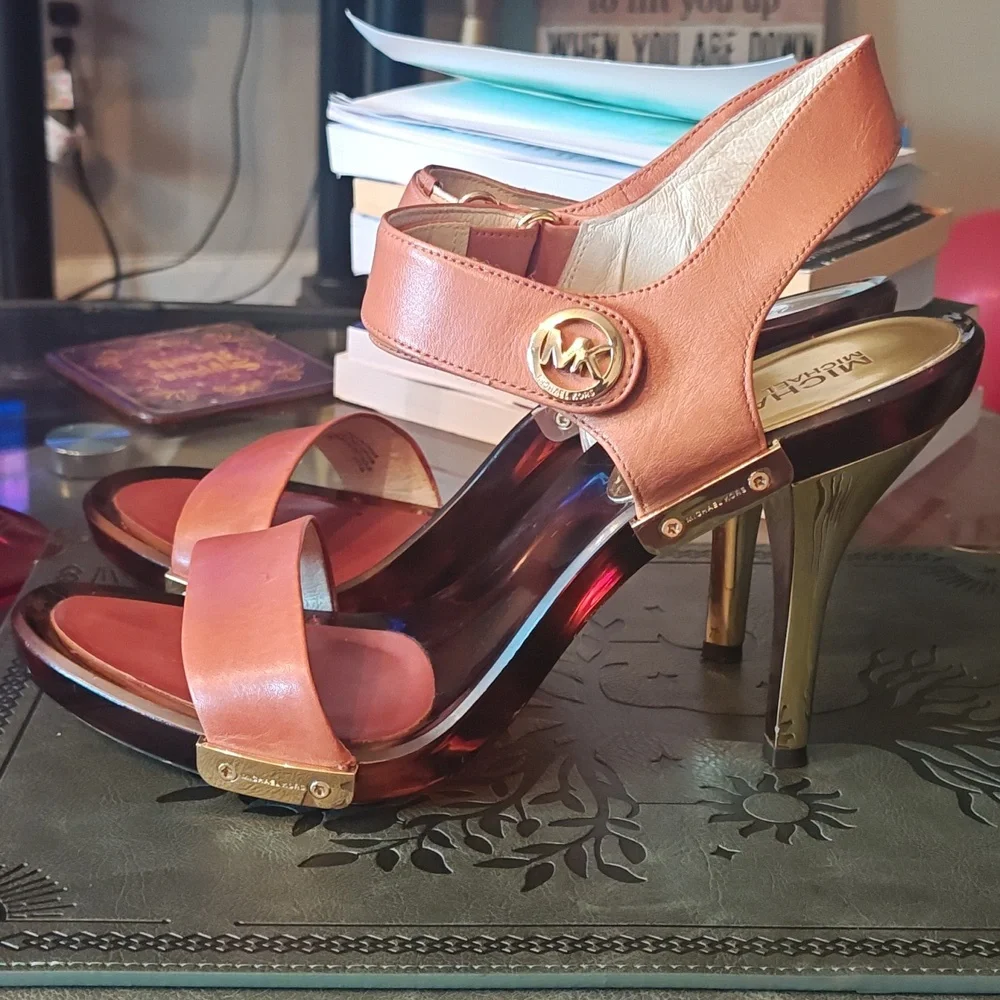 Michael Kors summer sandal heels. Size 9. Camel leather with brass accents. - Picture 3 of 3